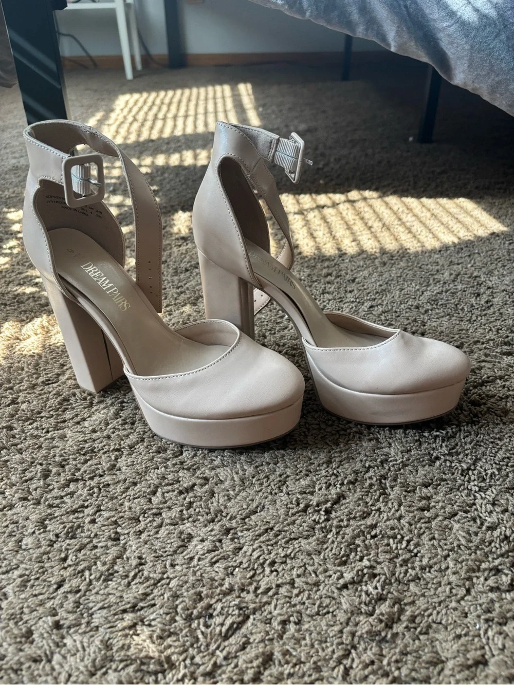 Size 6 Dream Pairs Nude Heels